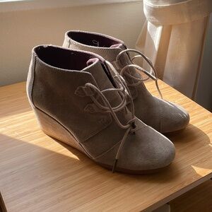 NWOT TOMS Suede Wedge Boots